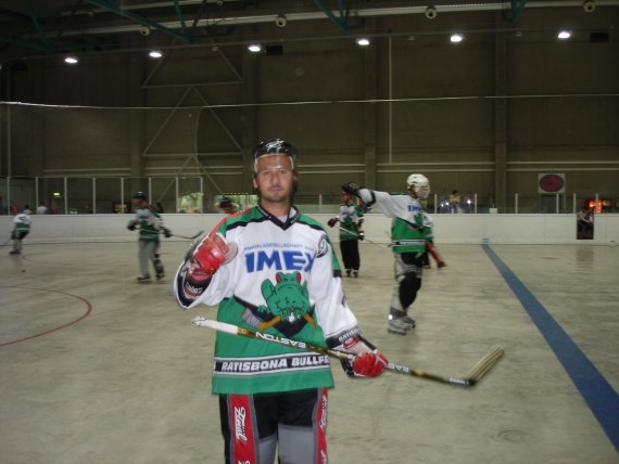 http://www.ratisbona-bullfrogs.de/pixlie/cache/vs_2005_07_23%20-%20Spiel%20gegen%20Rivermen%20Straubing_Dsc01147.jpg