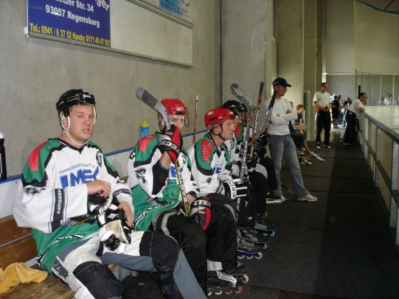 http://www.ratisbona-bullfrogs.de/pixlie/cache/vs_2005_07_23%20-%20Spiel%20gegen%20Rivermen%20Straubing_Dsc01162.jpg