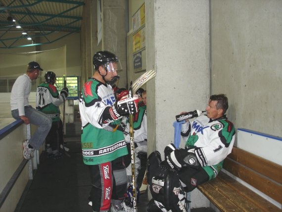 http://www.ratisbona-bullfrogs.de/pixlie/cache/vs_2005_07_23%20-%20Spiel%20gegen%20Rivermen%20Straubing_Dsc01164.jpg