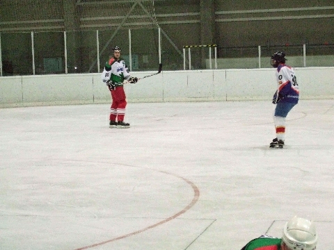 http://www.ratisbona-bullfrogs.de/pixlie/cache/vs_2008_12_14%20-%20Spiel%20gegen%20Uniteam%20Regensburg_DSCF0086.jpg