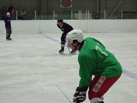 http://www.ratisbona-bullfrogs.de/pixlie/cache/vs_2008_12_14%20-%20Spiel%20gegen%20Uniteam%20Regensburg_DSCF0117.jpg