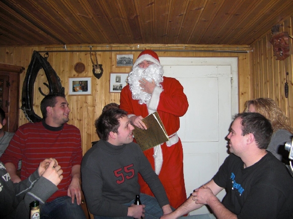 http://www.ratisbona-bullfrogs.de/pixlie/cache/vs_2009_01_10%20-%20Weihnachtsfeier%202009_Cimg4699.jpg