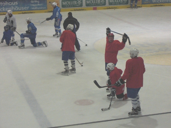 http://www.ratisbona-bullfrogs.de/pixlie/cache/vs_2010_01_05%20-%20Uwe%20Daschner%20beim%20EHC%20M%FCnchen_Cimg6429.jpg