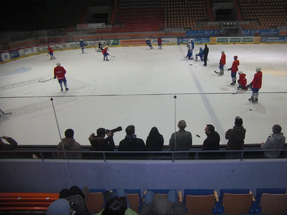 http://www.ratisbona-bullfrogs.de/pixlie/cache/vs_2010_01_05%20-%20Uwe%20Daschner%20beim%20EHC%20M%FCnchen_Cimg6430.jpg