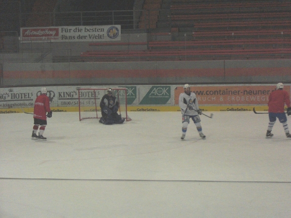 http://www.ratisbona-bullfrogs.de/pixlie/cache/vs_2010_01_05%20-%20Uwe%20Daschner%20beim%20EHC%20M%FCnchen_Cimg6435.jpg
