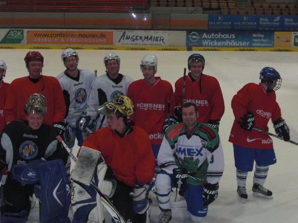 http://www.ratisbona-bullfrogs.de/pixlie/cache/vs_2010_01_05%20-%20Uwe%20Daschner%20beim%20EHC%20M%FCnchen_Cimg6438.jpg