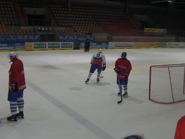 http://www.ratisbona-bullfrogs.de/pixlie/cache/vs_2010_01_05%20-%20Uwe%20Daschner%20beim%20EHC%20M%FCnchen_Cimg6441.jpg