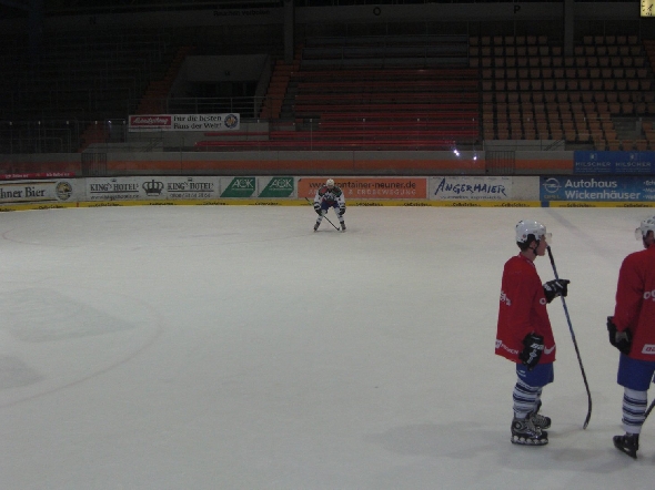 http://www.ratisbona-bullfrogs.de/pixlie/cache/vs_2010_01_05%20-%20Uwe%20Daschner%20beim%20EHC%20M%FCnchen_Cimg6442.jpg