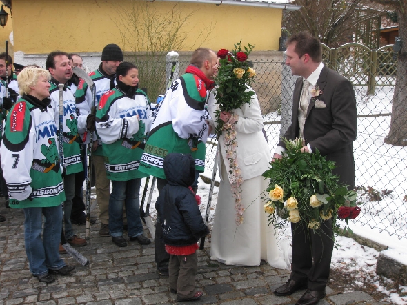 http://www.ratisbona-bullfrogs.de/pixlie/cache/vs_2010_01_09%20-%20Hochzeit%20Stephan%20Huber_IMG_2293.JPG