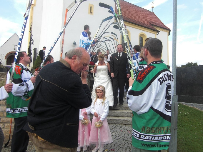 http://www.ratisbona-bullfrogs.de/pixlie/cache/vs_2010_09_18%20-%20Hochzeit%20Christian%20Schweiger_Cimg7949.jpg