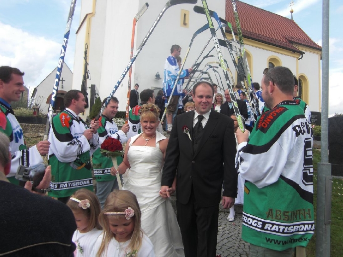 http://www.ratisbona-bullfrogs.de/pixlie/cache/vs_2010_09_18%20-%20Hochzeit%20Christian%20Schweiger_Cimg7950.jpg